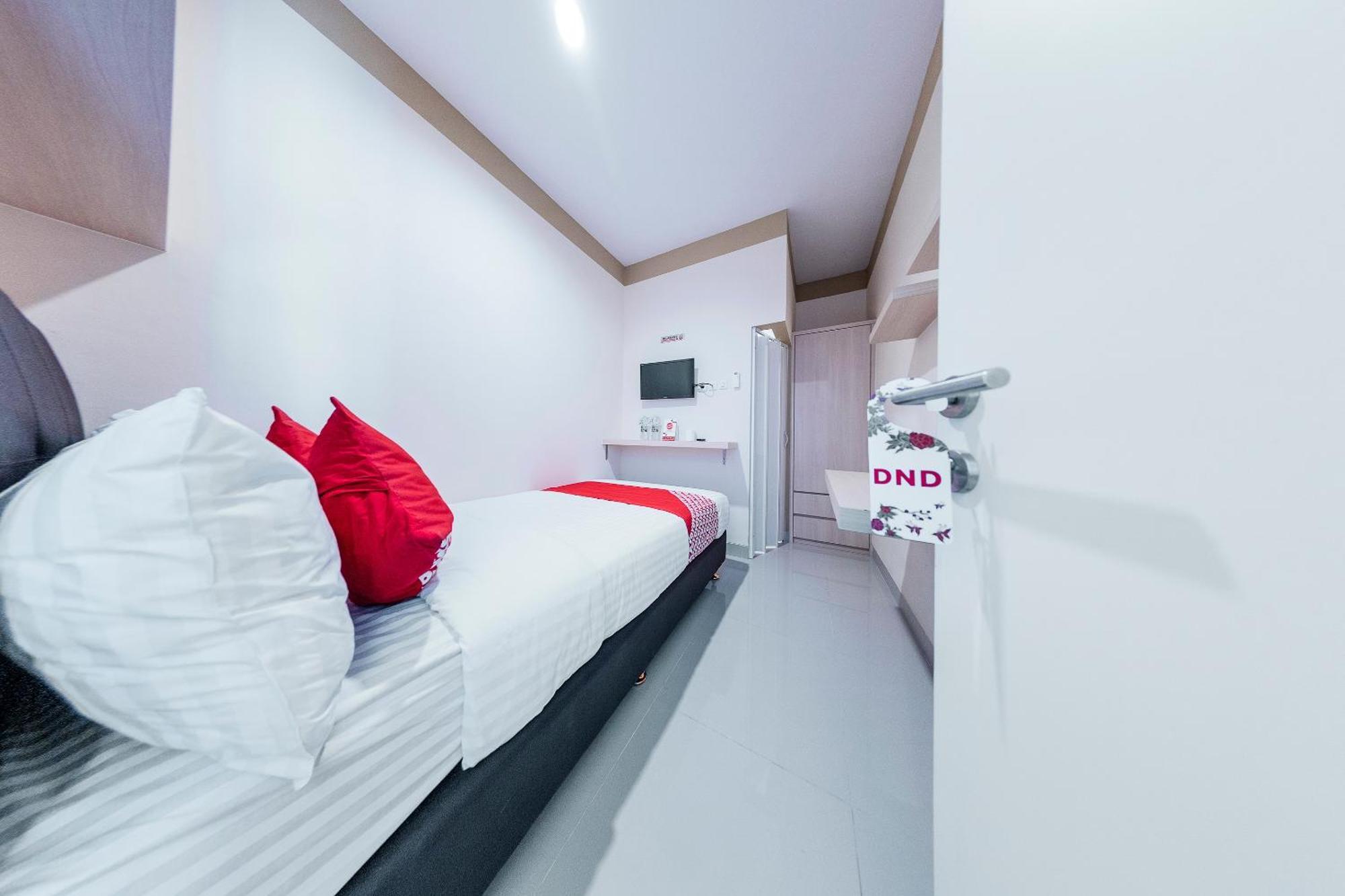 Oyo 478 Balcon Biru Hotel Jakarta Bagian luar foto