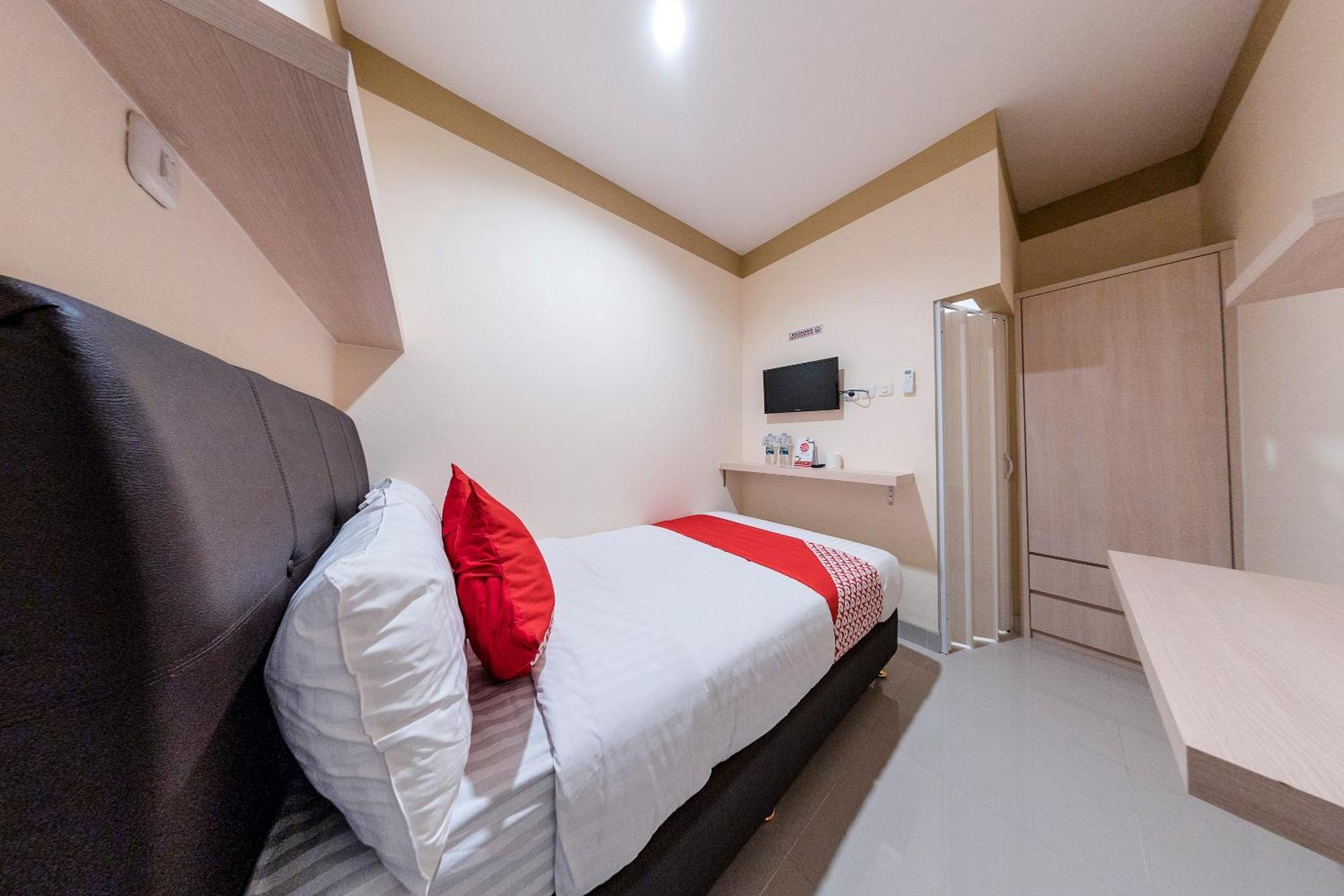 Oyo 478 Balcon Biru Hotel Jakarta Bagian luar foto