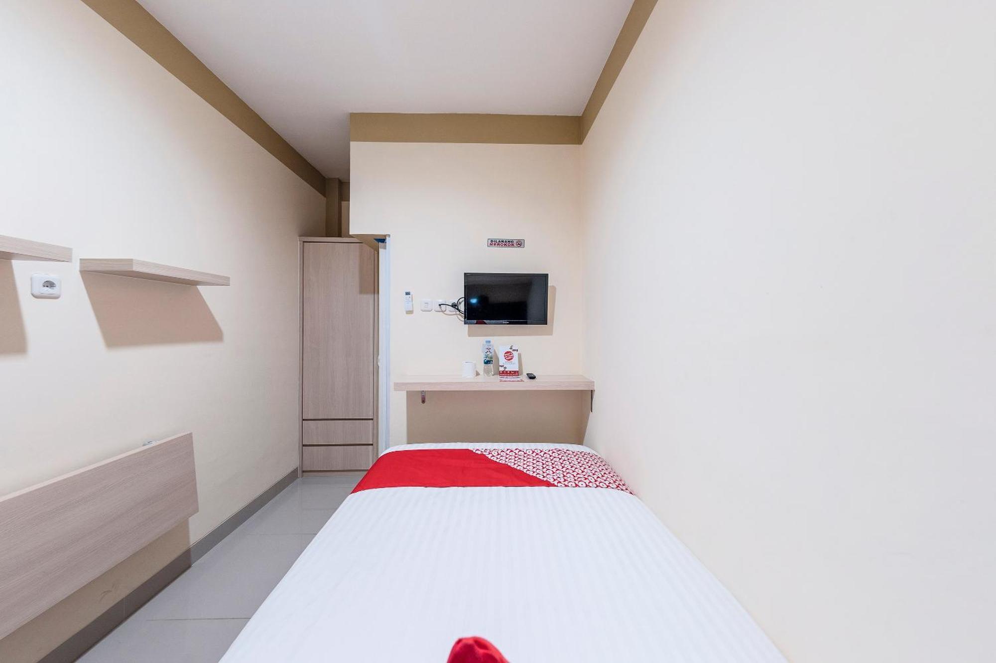 Oyo 478 Balcon Biru Hotel Jakarta Bagian luar foto