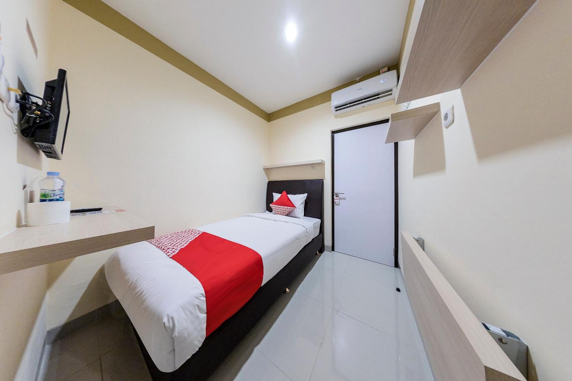 Oyo 478 Balcon Biru Hotel Jakarta Bagian luar foto